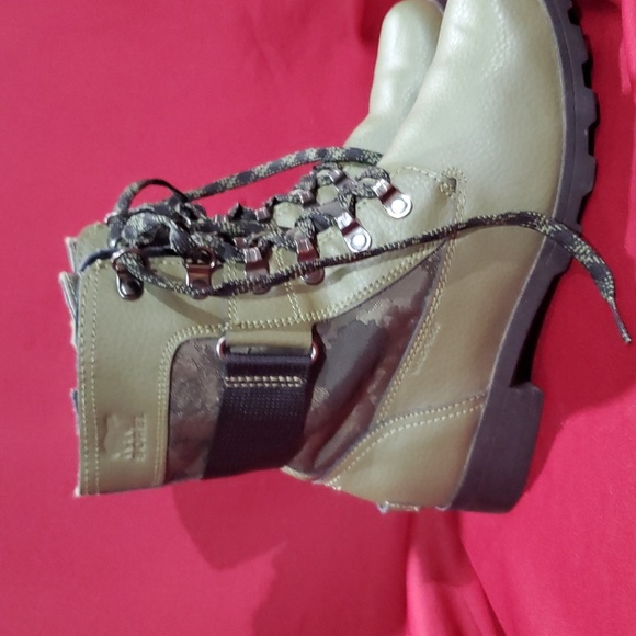 Sorel army green and camo combat boots lace up and side zipper - Picture 2 of 11